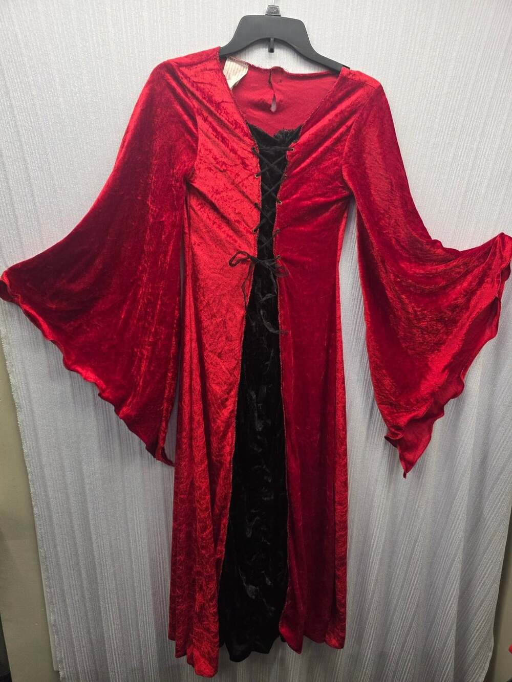 Fun World Renaissance Costume Red Black